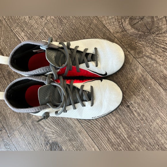 Nike Jr. Phantom Vision great condition soccer shoes/cleats - Picture 6 of 7